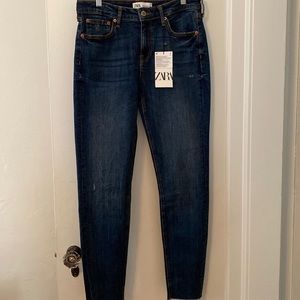 NWT. Zara jeans size 8